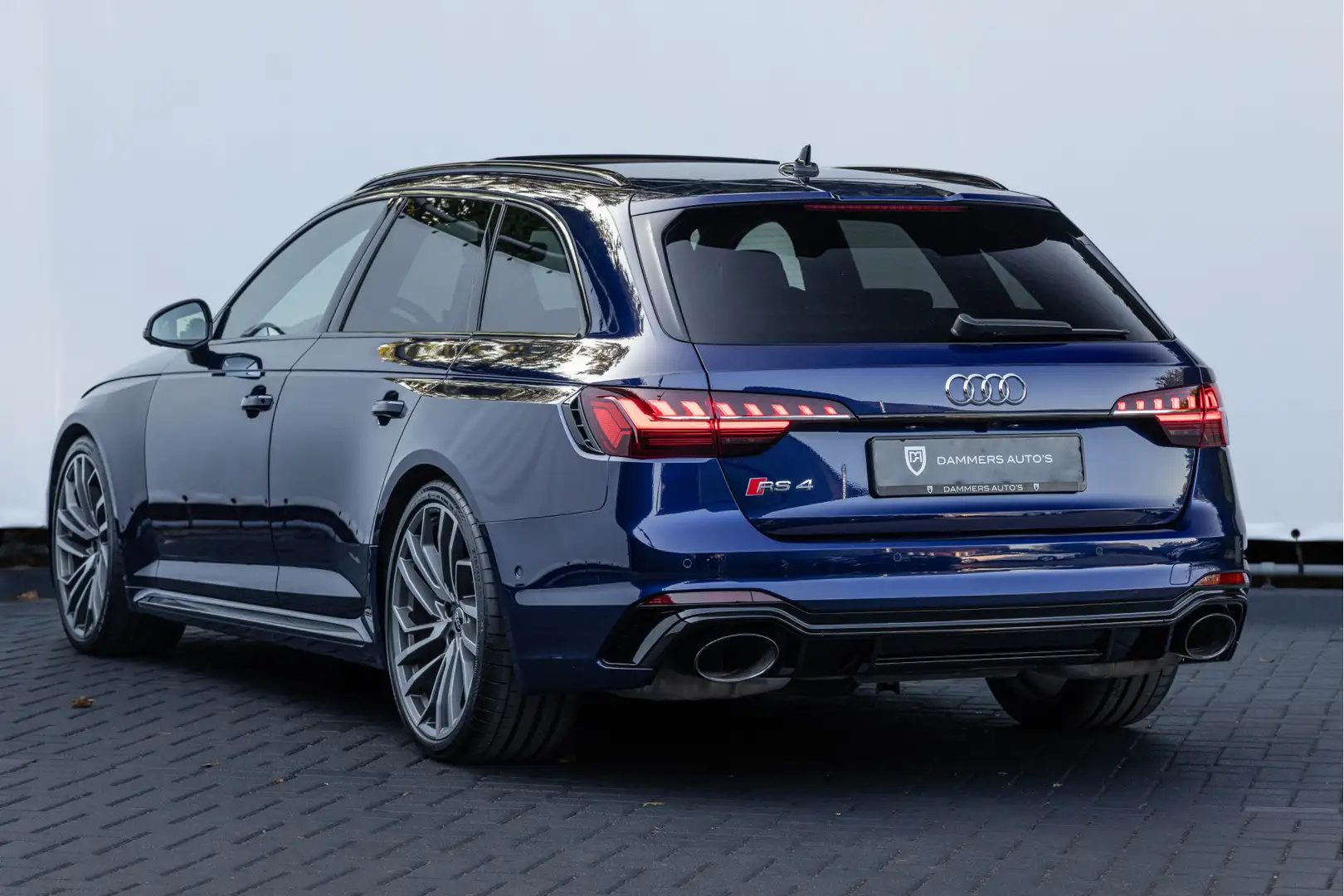 Audi RS4 Avant 2.9 TFSI 450pk Quattro Pano B&O 20'' Matrix Blauw - 2