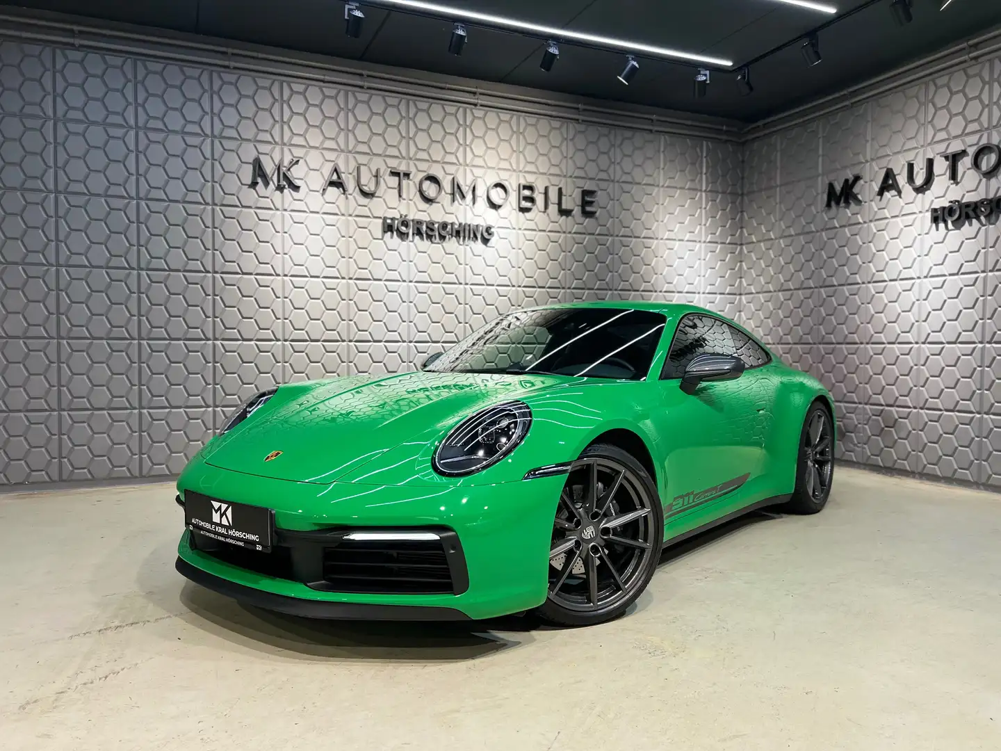 Porsche 992 Carrera T PDK*PYTHONGRÜN*SERVICE NEU*APPROVED* Grün - 1