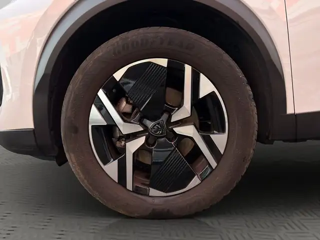 Peugeot 2008 view 9