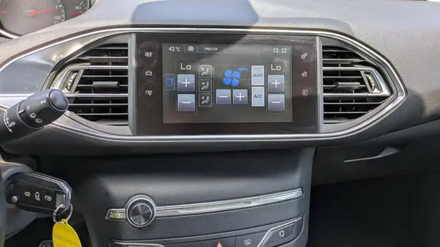 Peugeot 308 view 12