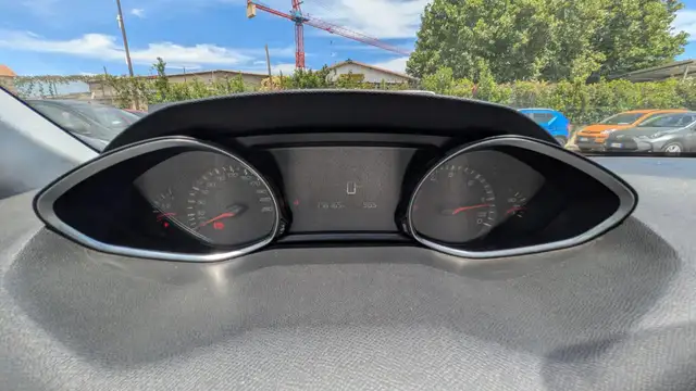Peugeot 308 view 9