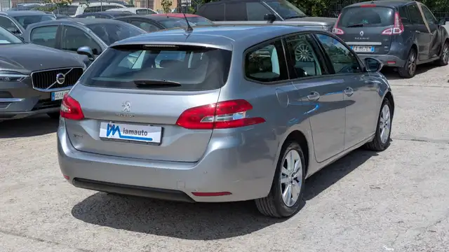 Peugeot 308 view 4