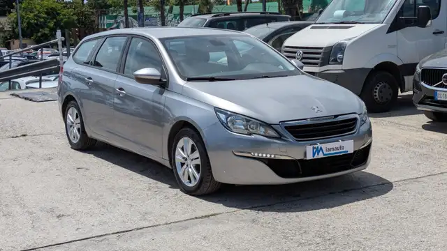 Peugeot 308 view 3