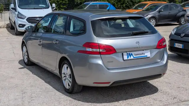 Peugeot 308 view 6