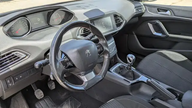 Peugeot 308 view 8