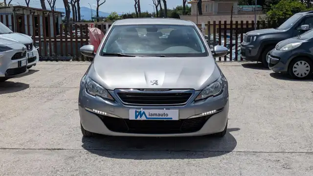 Peugeot 308 view 2