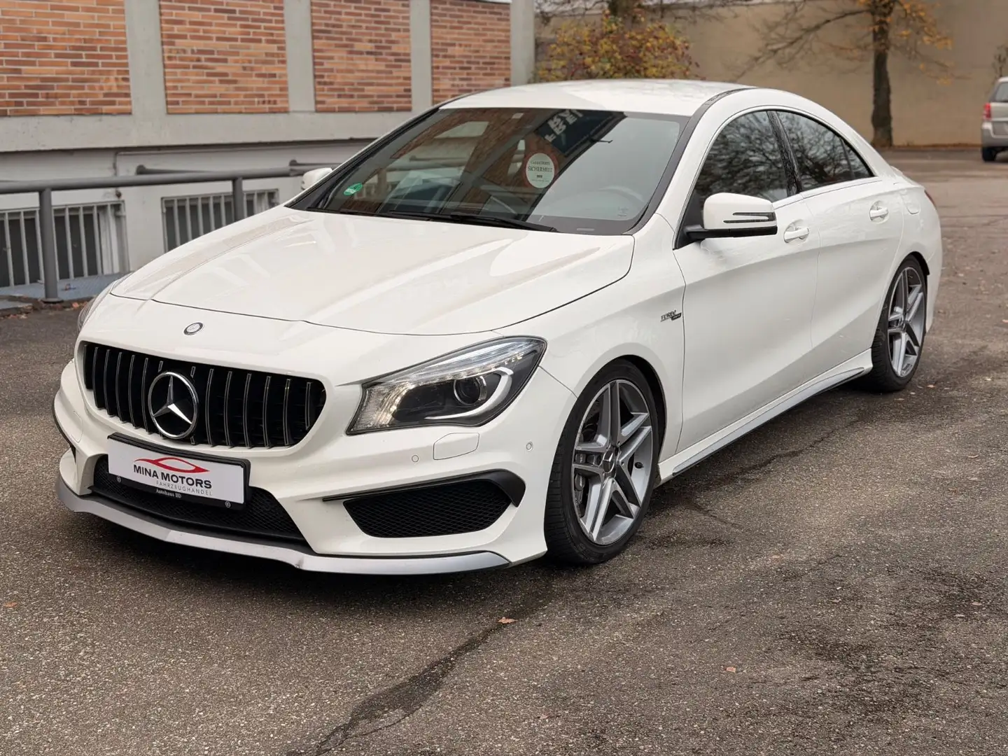 Mercedes-Benz CLA 45 AMG 4Matic Sportabgas LED Blanc - 1