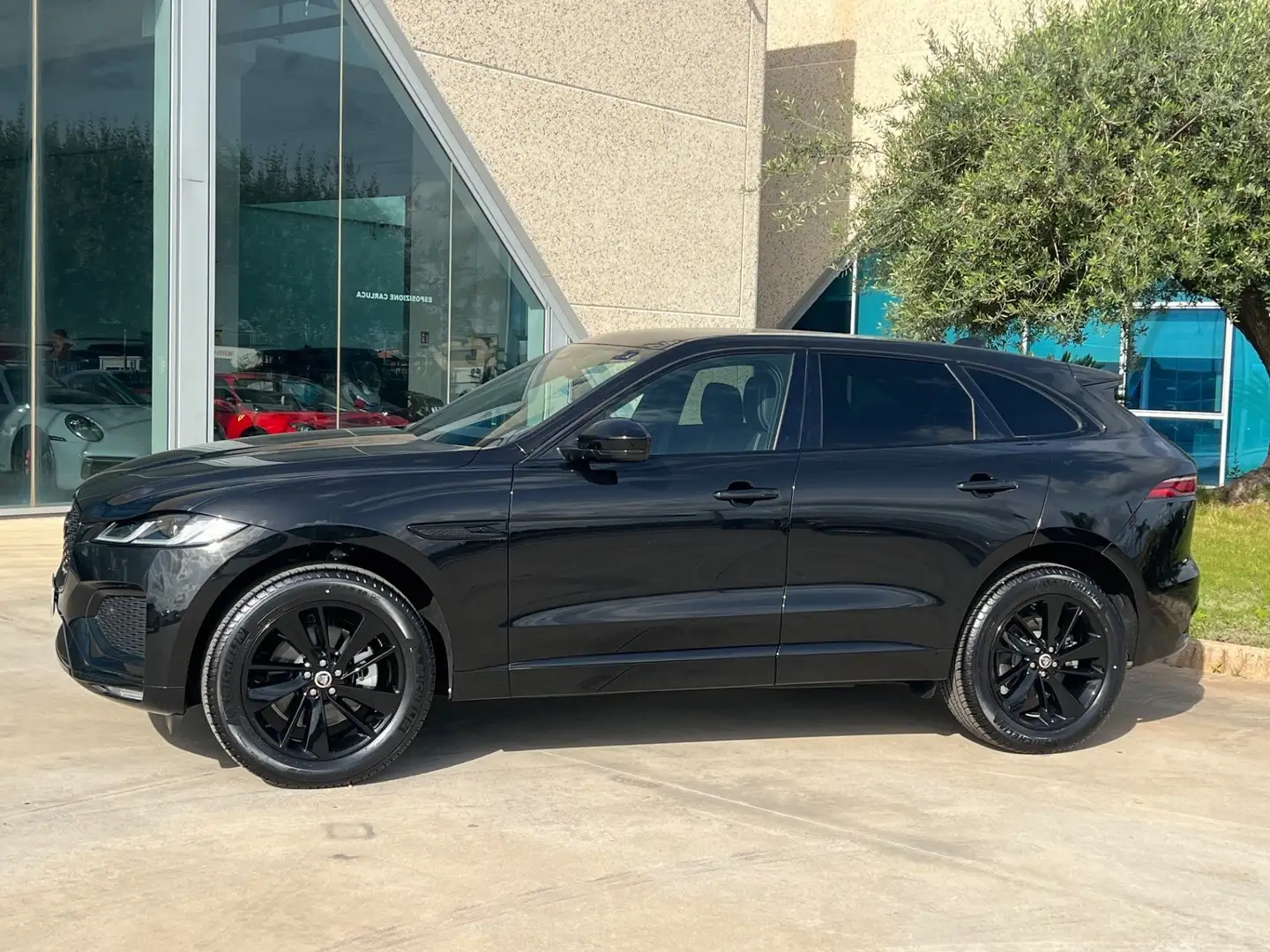 Jaguar F-Pace 2.0d R-Dynamic S offerta TStock prezzo imperdibile Zwart - 2