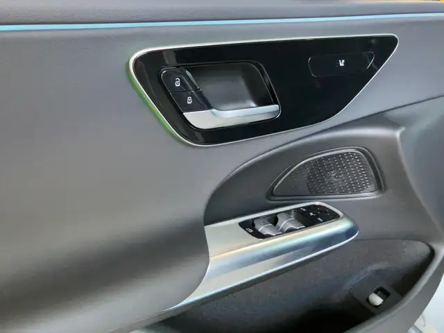 Mercedes-Benz E-Class view 12