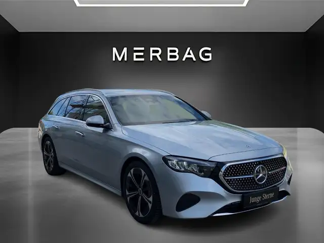 Mercedes-Benz E-Class view 4