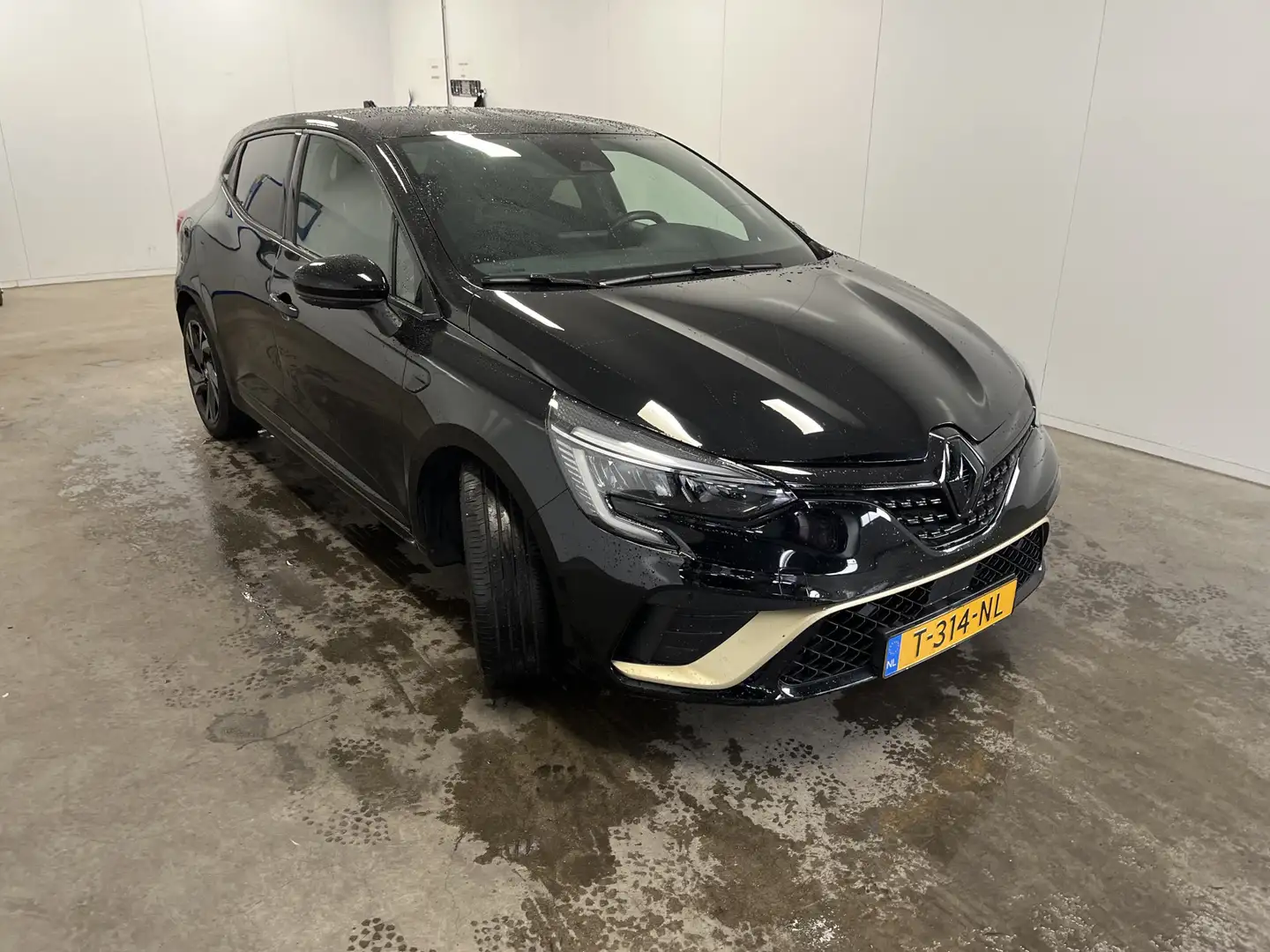 Renault Clio 1.6 E-Tech Hybrid 145 E-Tech Engineered | Clima | Zwart - 2