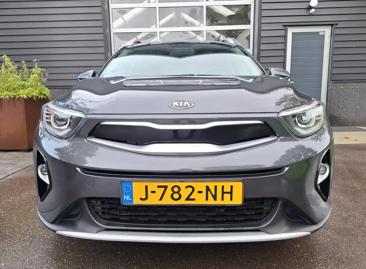 Kia Stonic 1.0 T-GDi Sports Edition. 1e Eig. NL-Auto ! Full-M Grijs - 2