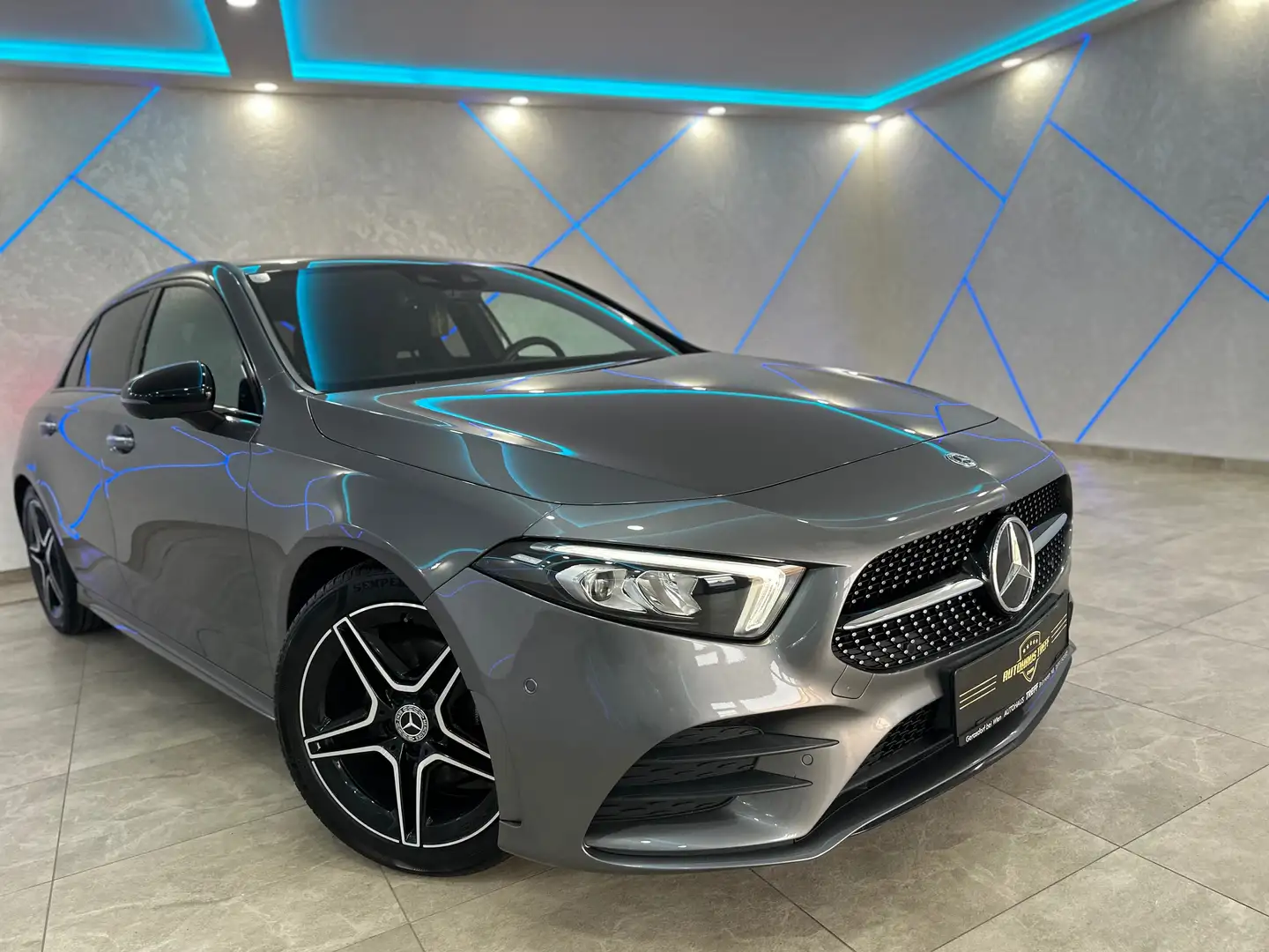 Mercedes-Benz A 180 d Aut*AMG-LINE*360°*NIGHT*LED*KEYLESS*AMBIENTE* Grau - 2