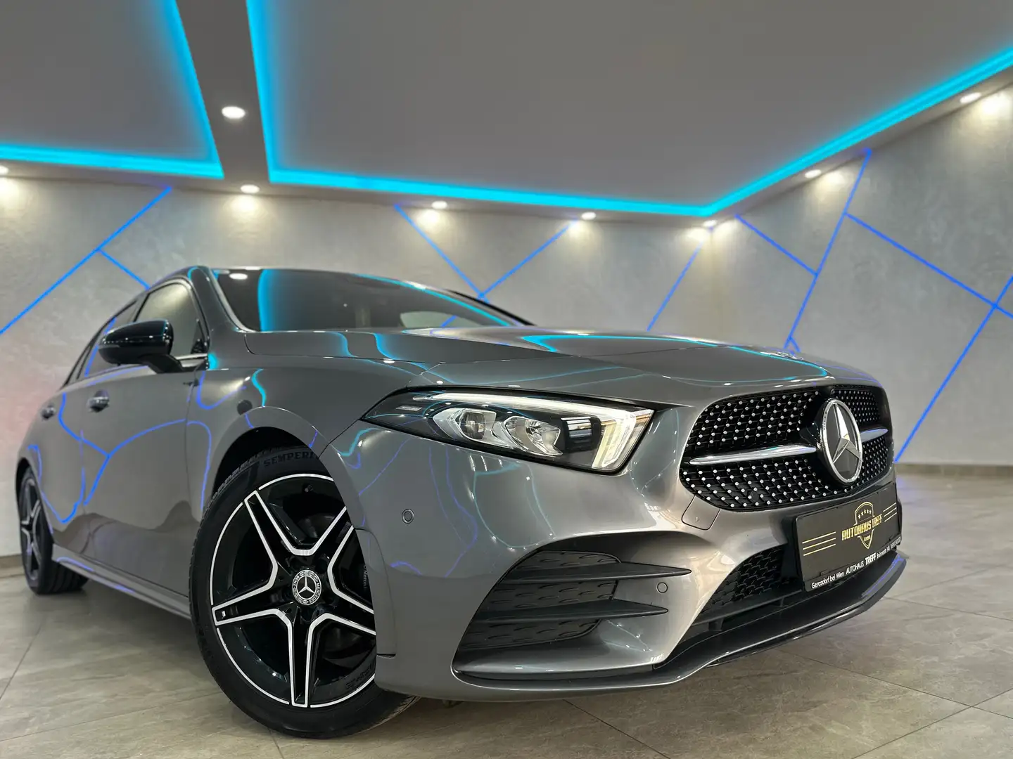 Mercedes-Benz A 180 d Aut*AMG-LINE*360°*NIGHT*LED*KEYLESS*AMBIENTE* Grau - 1