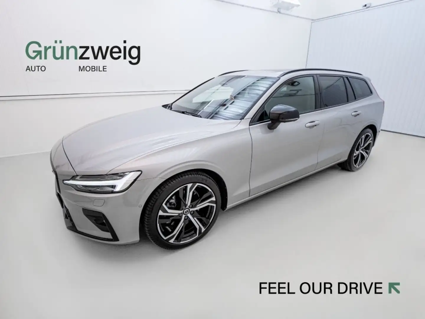 Volvo V60 Plus, B4 Mild Hybrid, Diesel, Dark Silber - 1