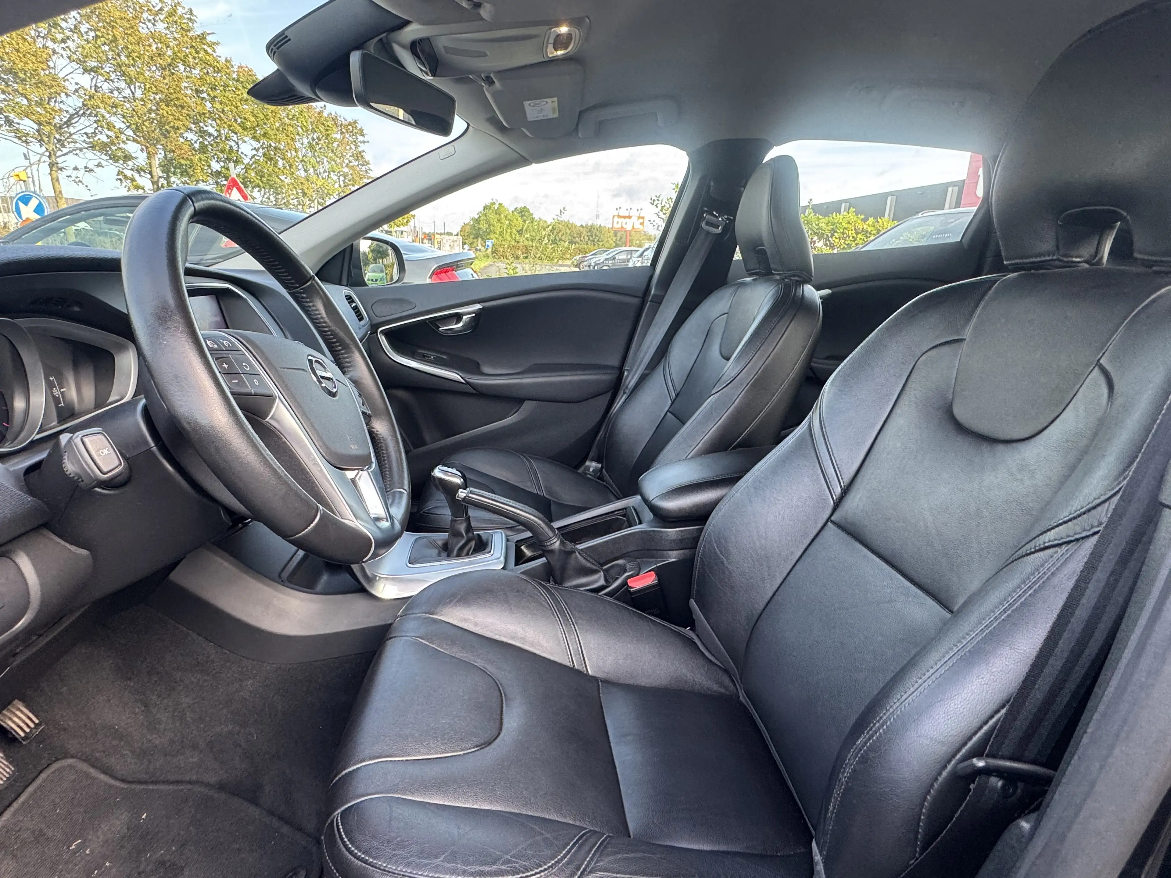 Volvo V40 V40 2.0 D3 Eco Inscription*NAVI*CUIR*LED*FULL CARNET*GARANTIE — photo 9