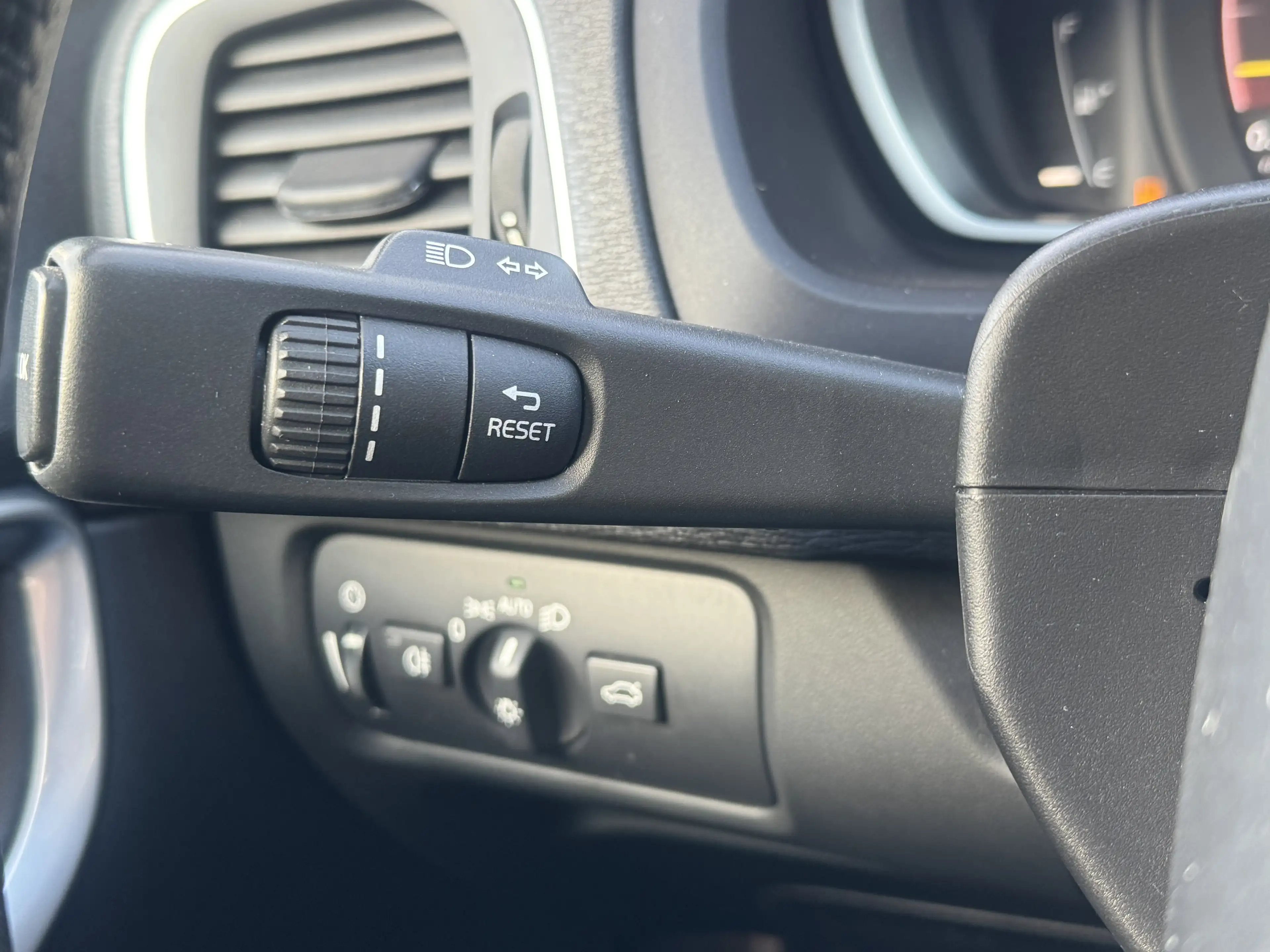 Volvo V40 V40 2.0 D3 Eco Inscription*NAVI*CUIR*LED*FULL CARNET*GARANTIE — photo 12