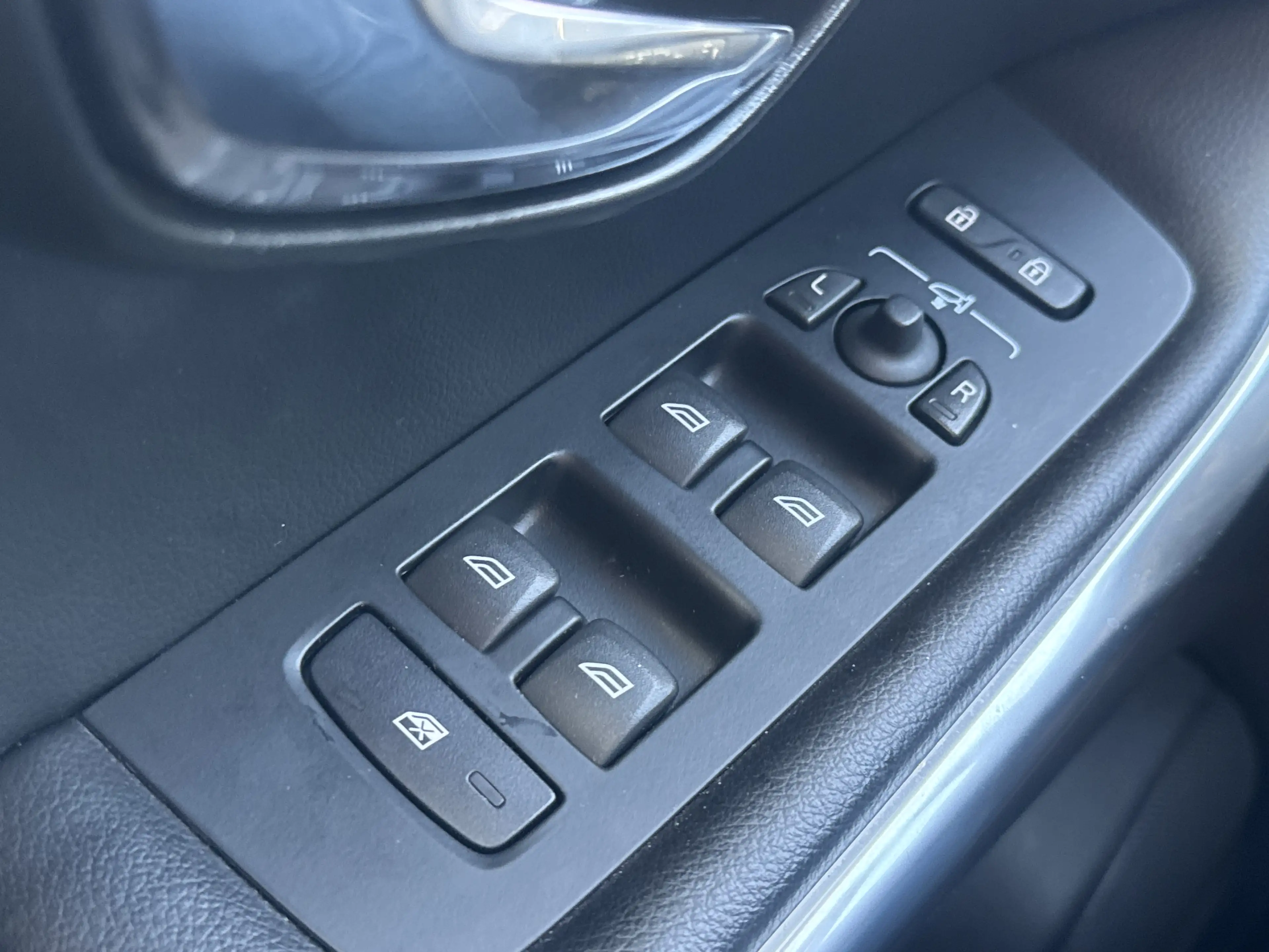 Volvo V40 V40 2.0 D3 Eco Inscription*NAVI*CUIR*LED*FULL CARNET*GARANTIE — photo 13