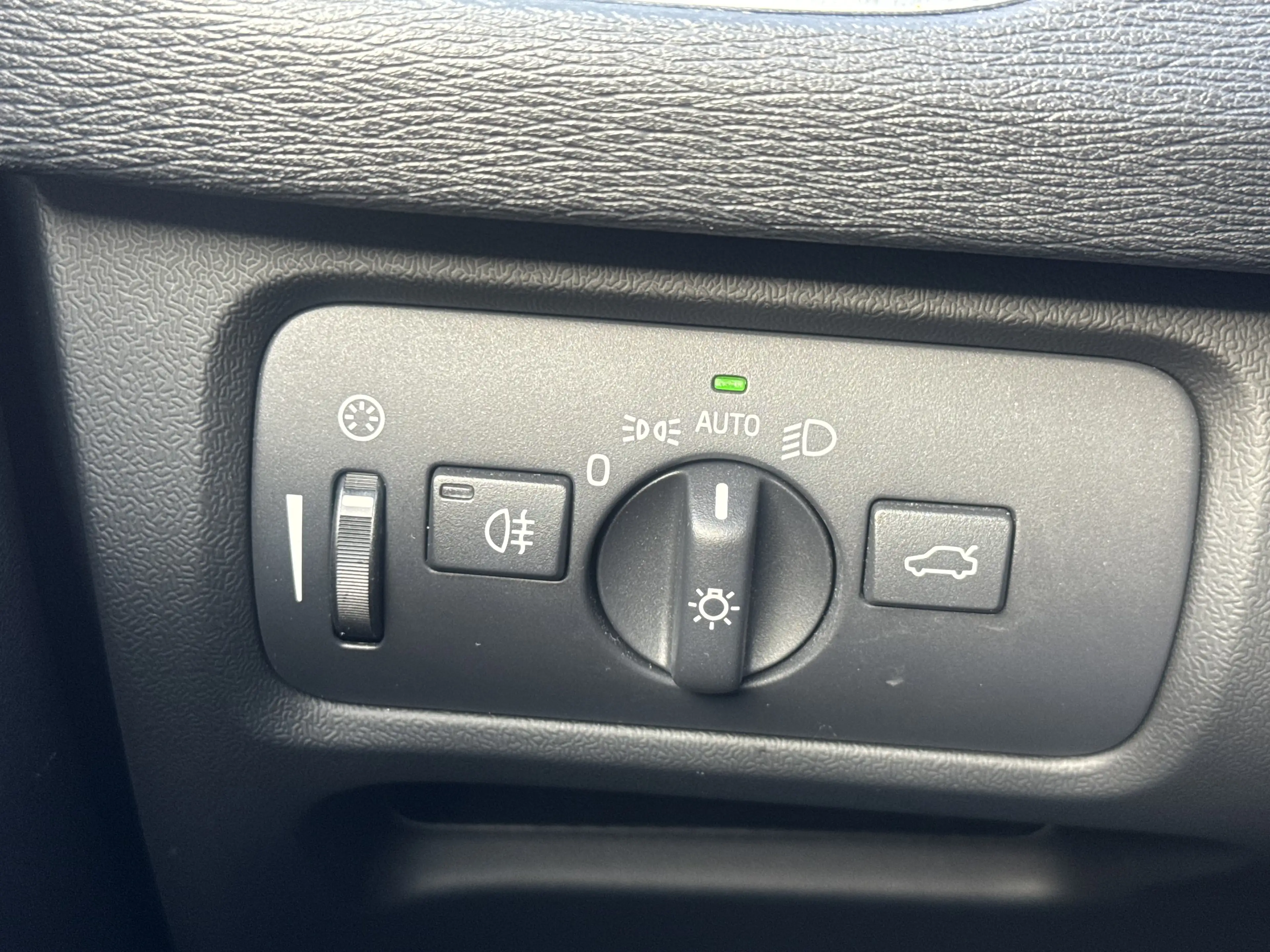 Volvo V40 V40 2.0 D3 Eco Inscription*NAVI*CUIR*LED*FULL CARNET*GARANTIE — photo 14