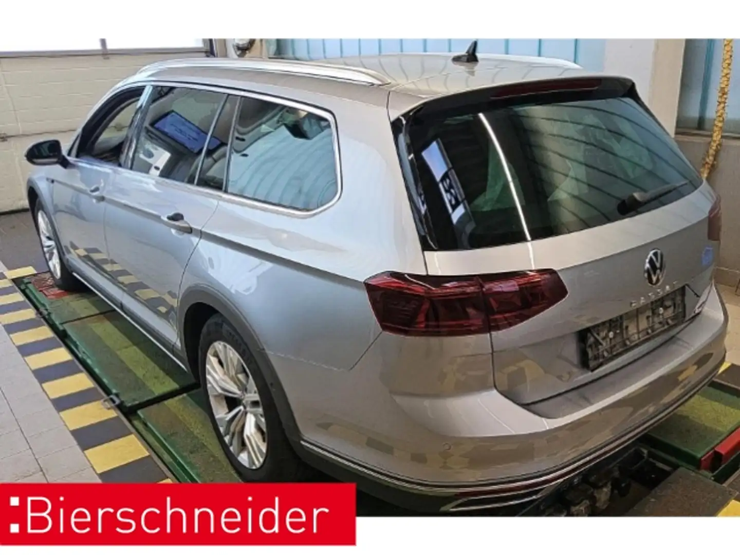 Volkswagen Passat Alltrack 2.0 TDI DSG 4Mo. PANO AHK KAMERA ACC Silber - 2