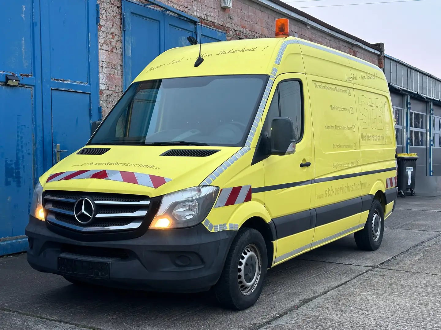 Mercedes-Benz Sprinter II Kasten 316 CDI 3,5t AHK Klima Navi FESTPREIS! Gelb - 1