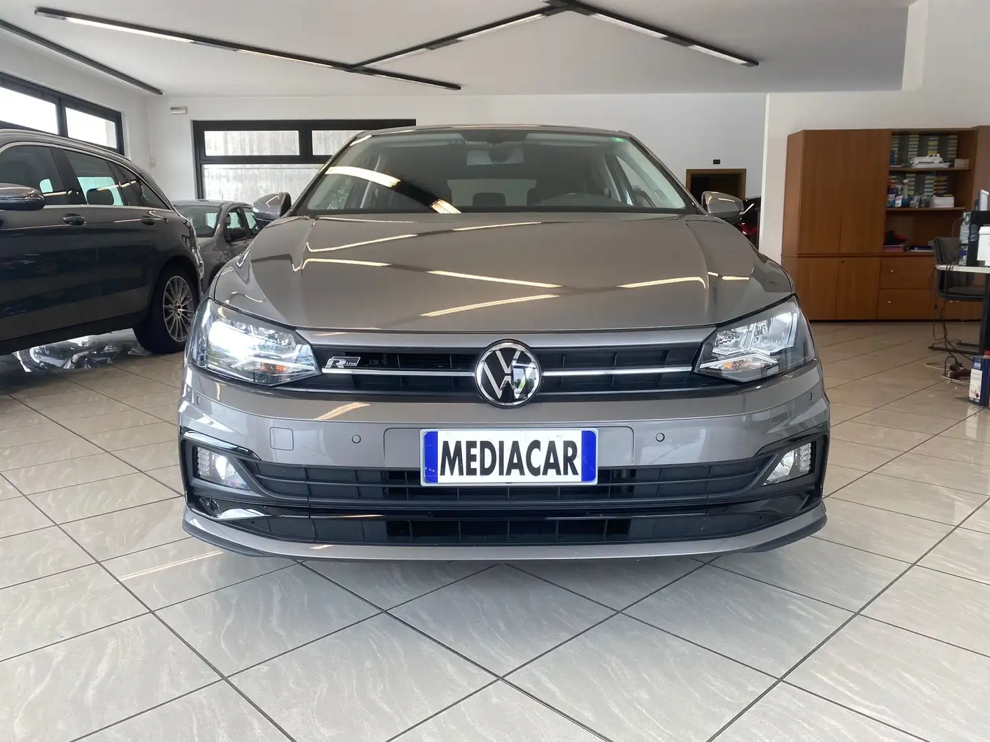Volkswagen Polo 5p 1.0 tsi Sport 95cv Grijs - 2