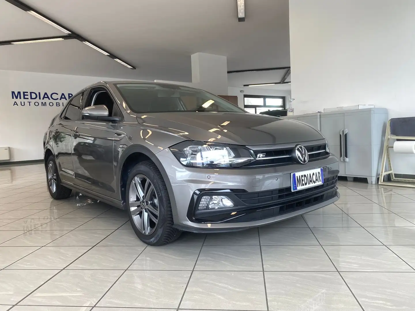Volkswagen Polo 5p 1.0 tsi Sport 95cv Grijs - 1