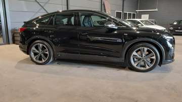 82 kWh 40 S-line Sportback Black pack!