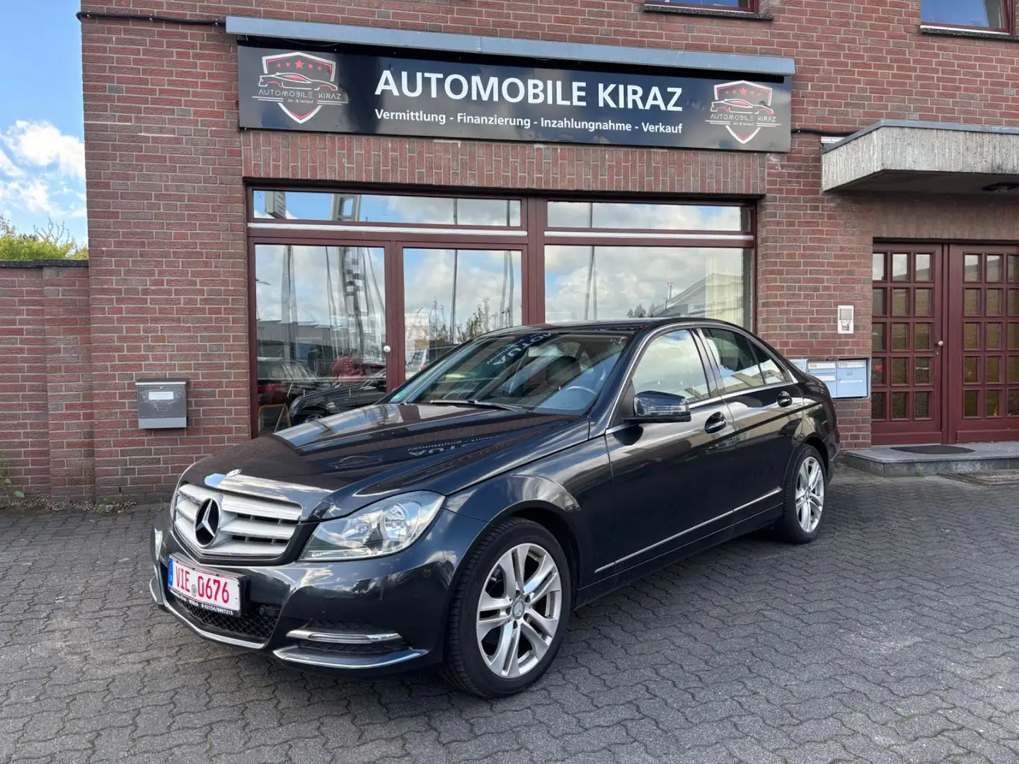 Mercedes-Benz C 180 CGI BlueEfficiency TÜV NEU PDC SHZ TEMP Noir - 1