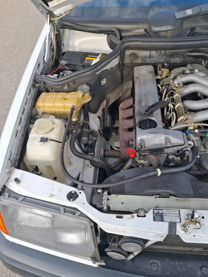 Mercedes-Benz 250D/124, foto 9