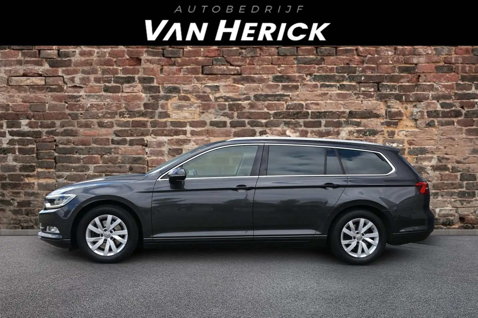 Volkswagen Passat Variant 1.4 TSI ACT Highline 150PK Automaat | Adaptieve Cr Grijs - 2