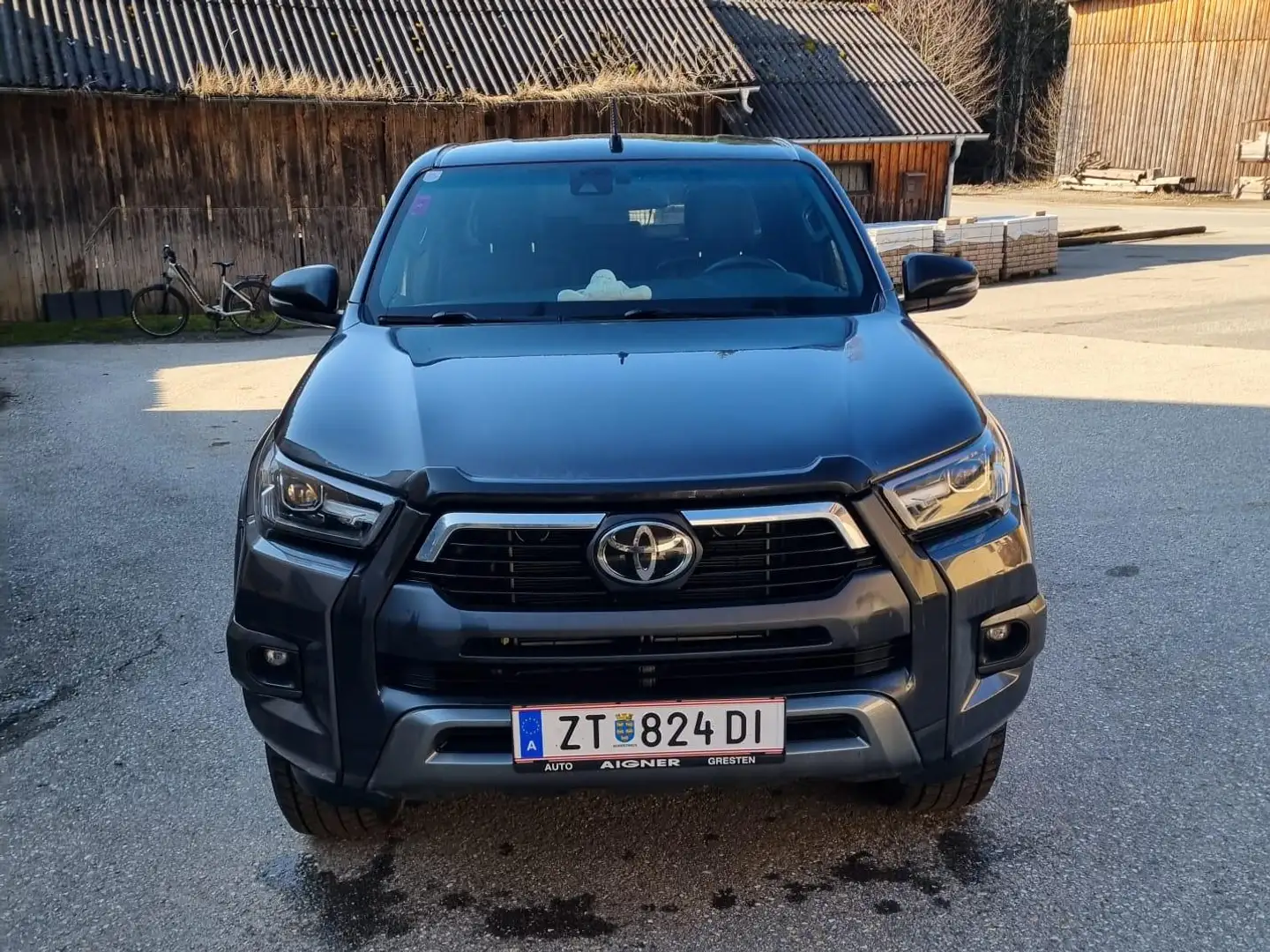 Toyota Hilux Hilux DK Invincible 4WD 2,8 D-4D Aut. Invincible Grau - 1