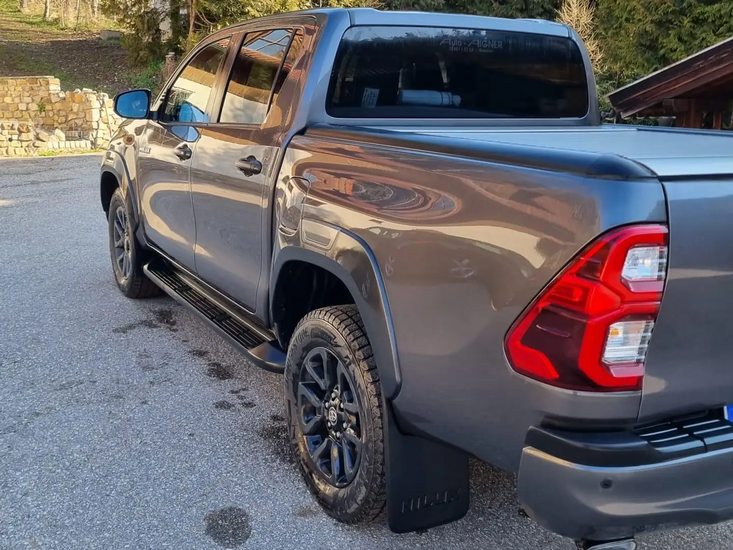 Toyota Hilux Hilux DK Invincible 4WD 2,8 D-4D Aut. Invincible Grau - 2