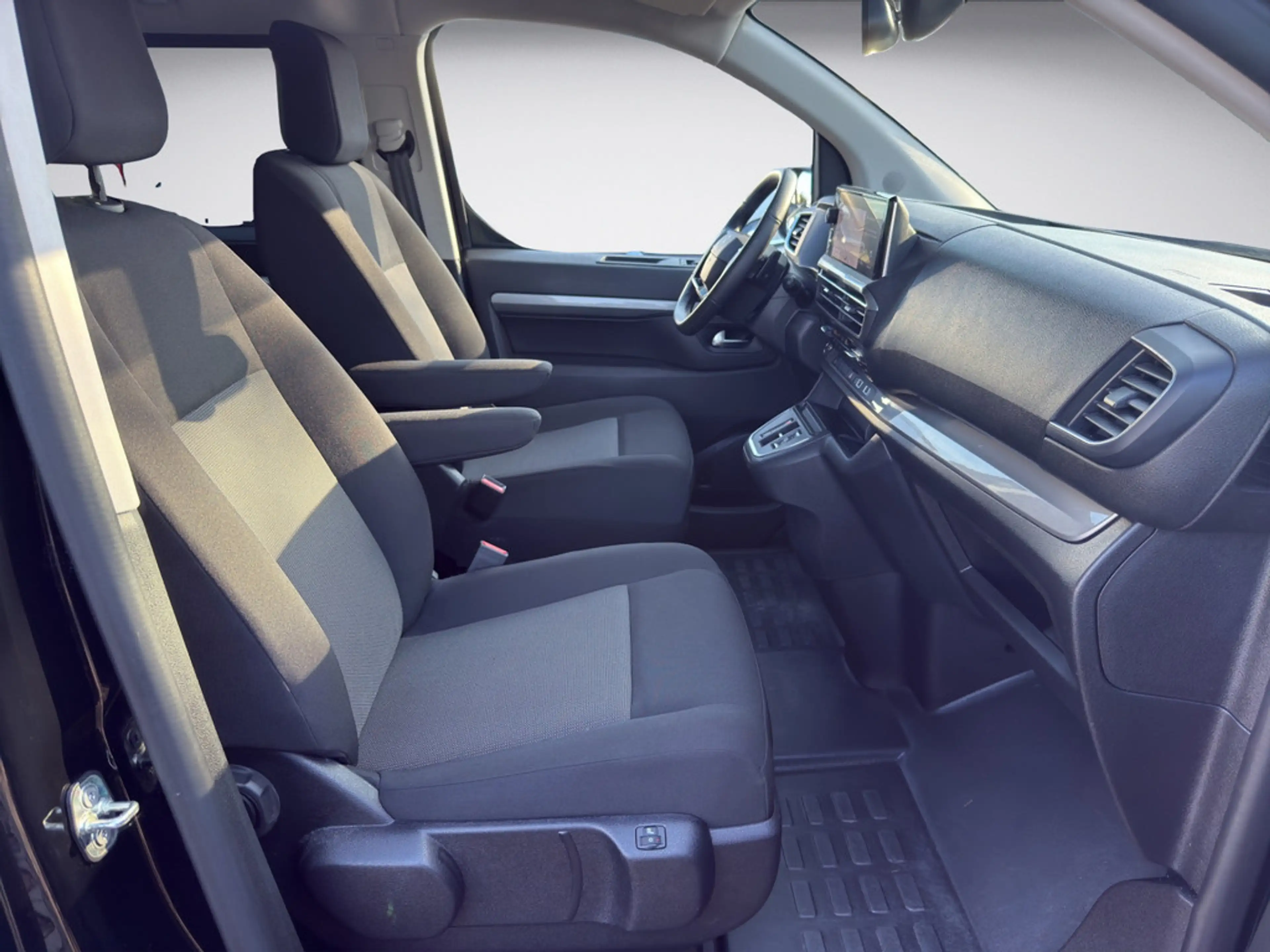 Citroen Spacetourer 2.0 Plus 8 Sitzer Navi/WiPa/Cam — photo 14