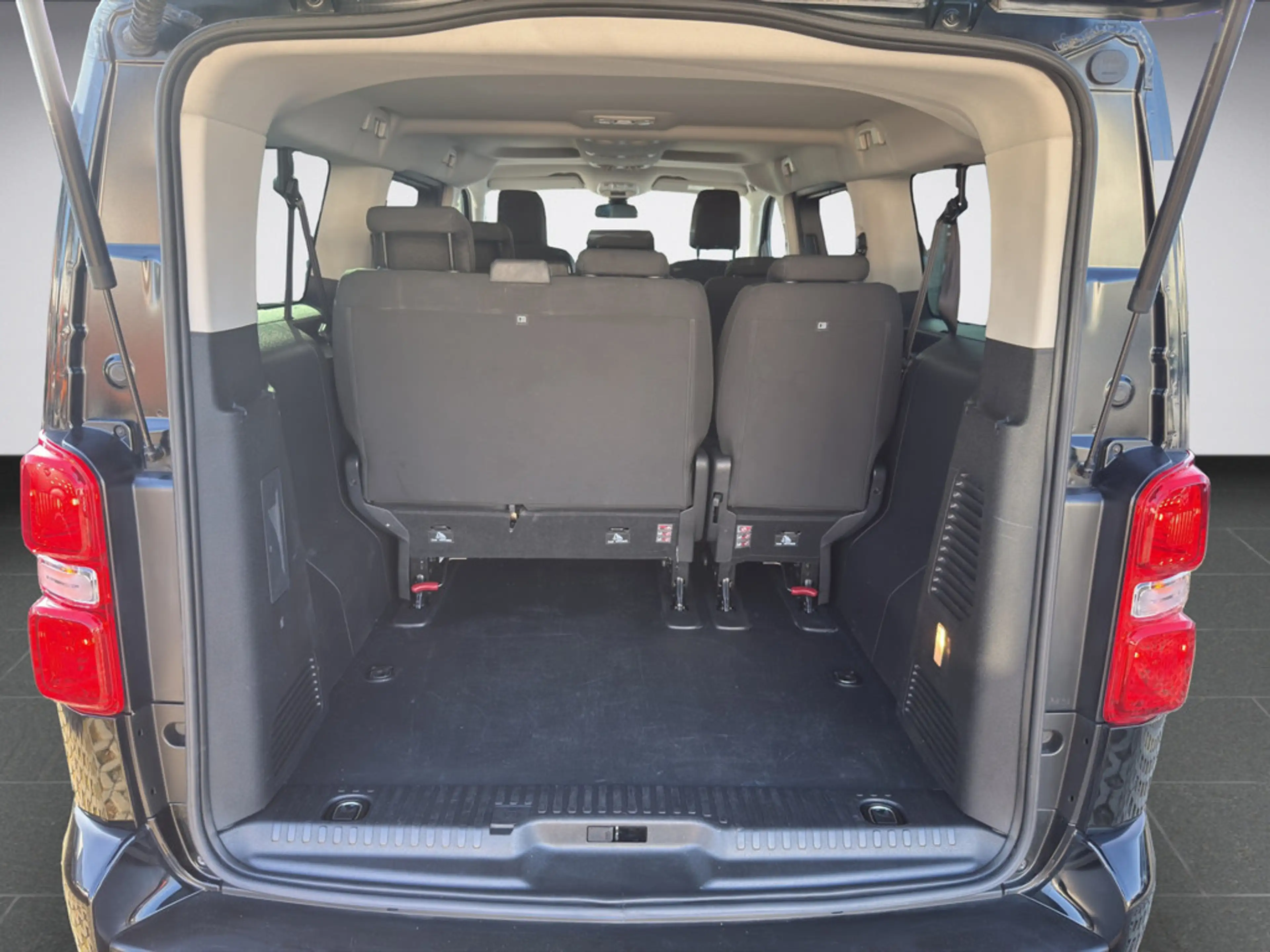 Citroen Spacetourer 2.0 Plus 8 Sitzer Navi/WiPa/Cam — photo 15