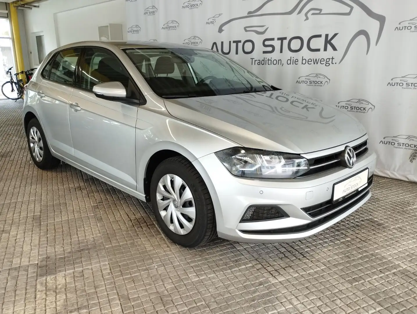Volkswagen Polo 1.0 Comfortline Navi PDC Sitzheizung GRA Zilver - 1