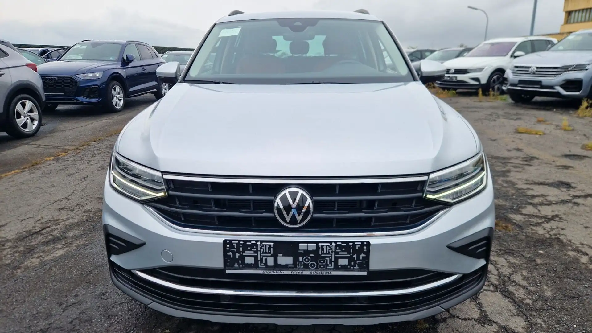 Volkswagen Tiguan Life 1.Hand Leder Kamera ACC LED Silber - 2