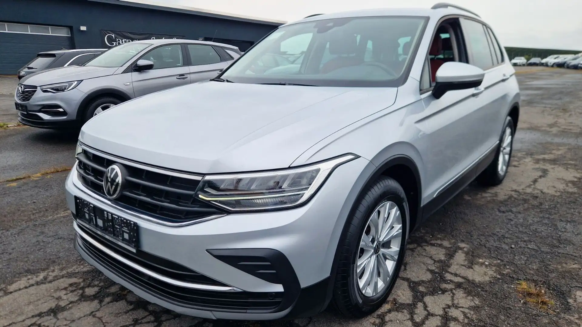 Volkswagen Tiguan Life 1.Hand Leder Kamera ACC LED Silber - 1