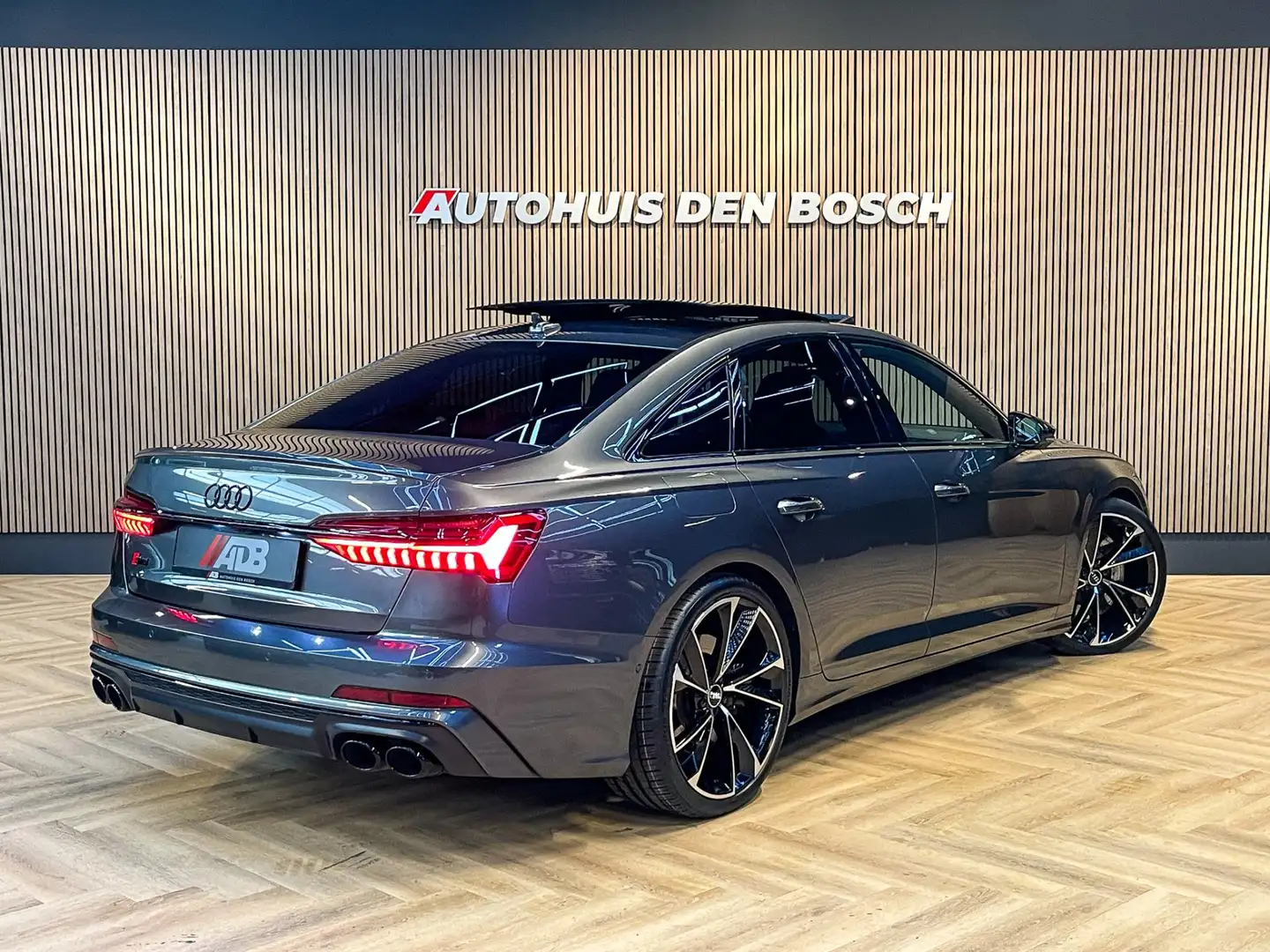 Audi S6 Limousine TDI Quattro V6 350PK - Pano - RS stoelen Gris - 2