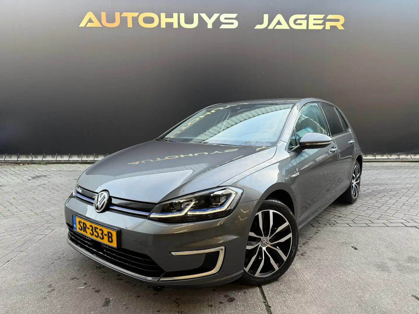 Volkswagen e-Golf E-Golf Achteruitcamera Carplay Keyless Grijs - 1