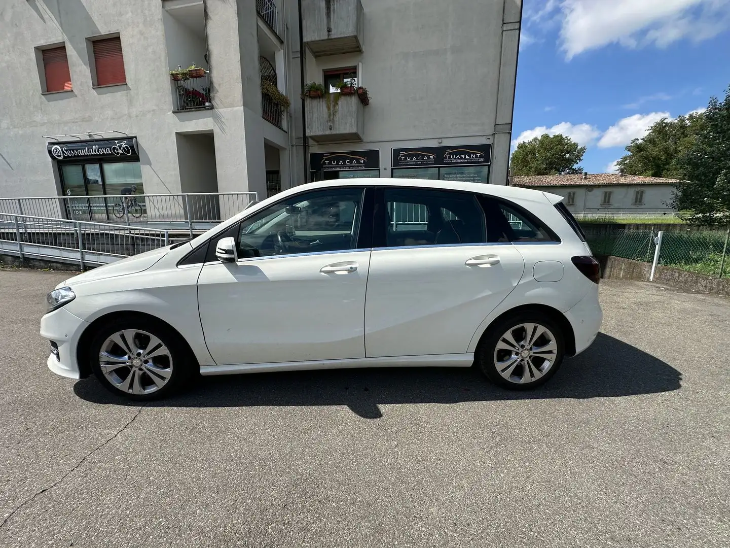 Mercedes-Benz B 180 Sport B 180 D BlueEFFICIENCY Білий - 2
