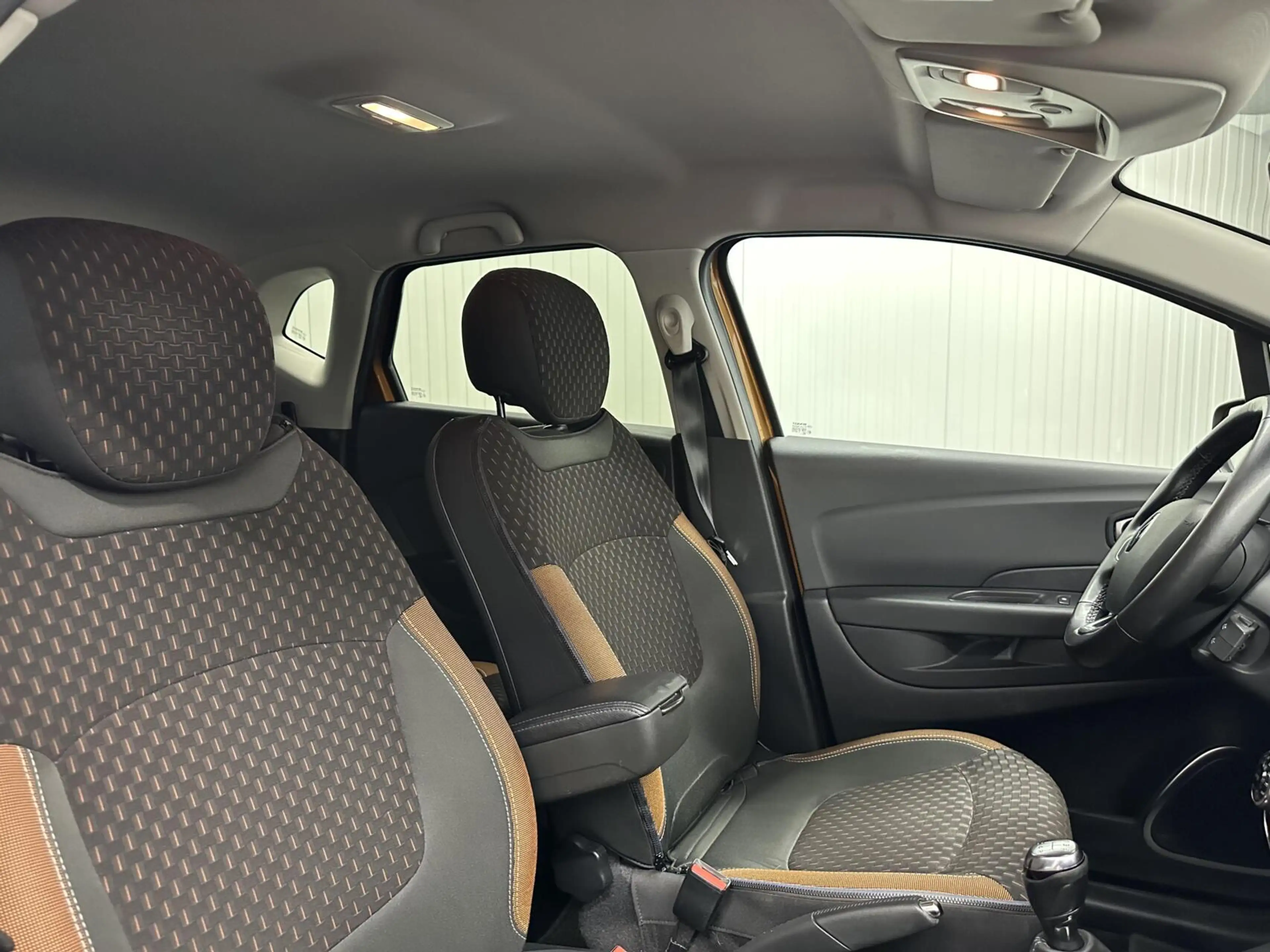 Renault Captur 0.9 TCe Intens NAVI CRUISE TREKHAAK LM ECC . — photo 14