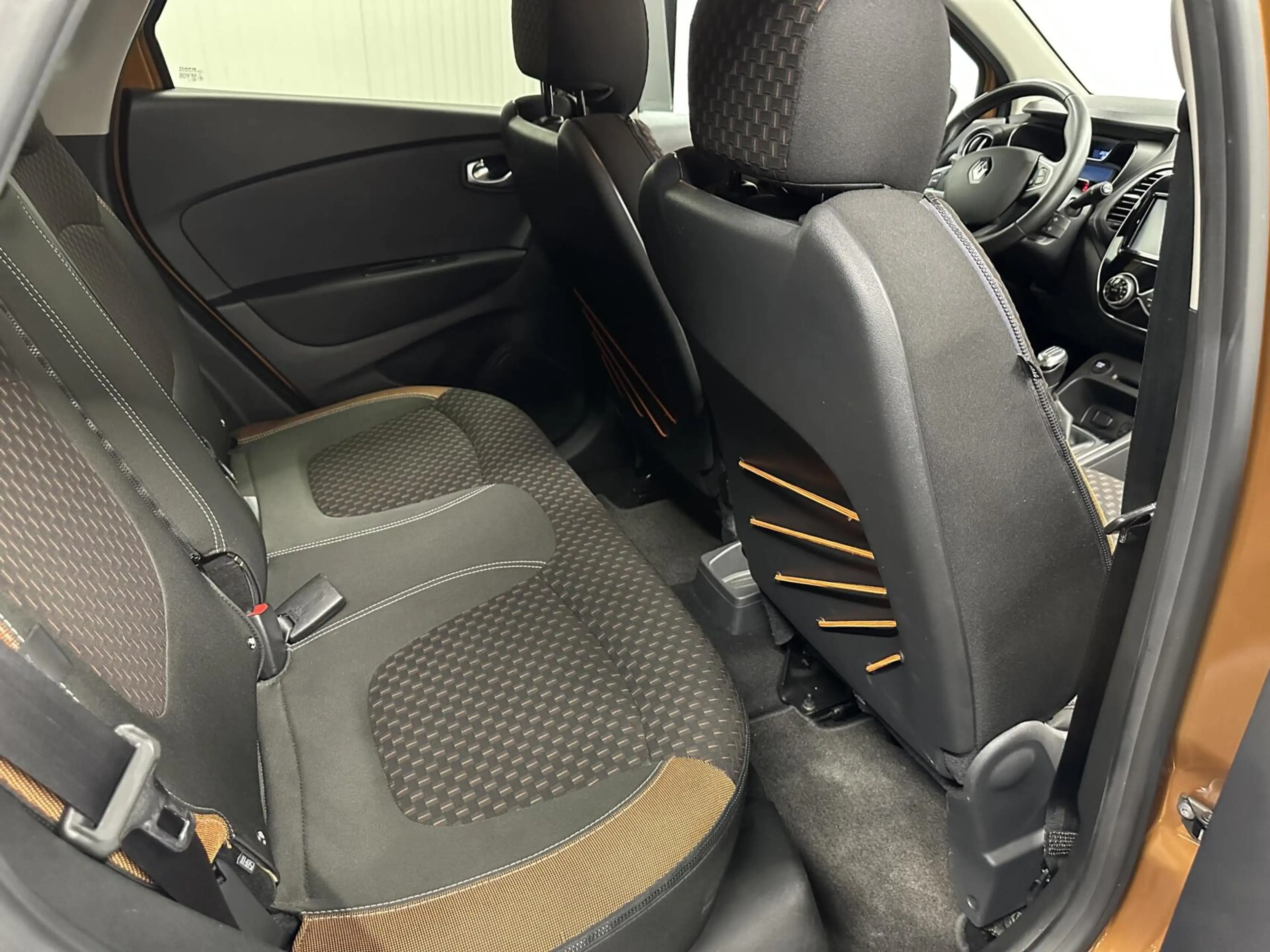 Renault Captur 0.9 TCe Intens NAVI CRUISE TREKHAAK LM ECC . — photo 15