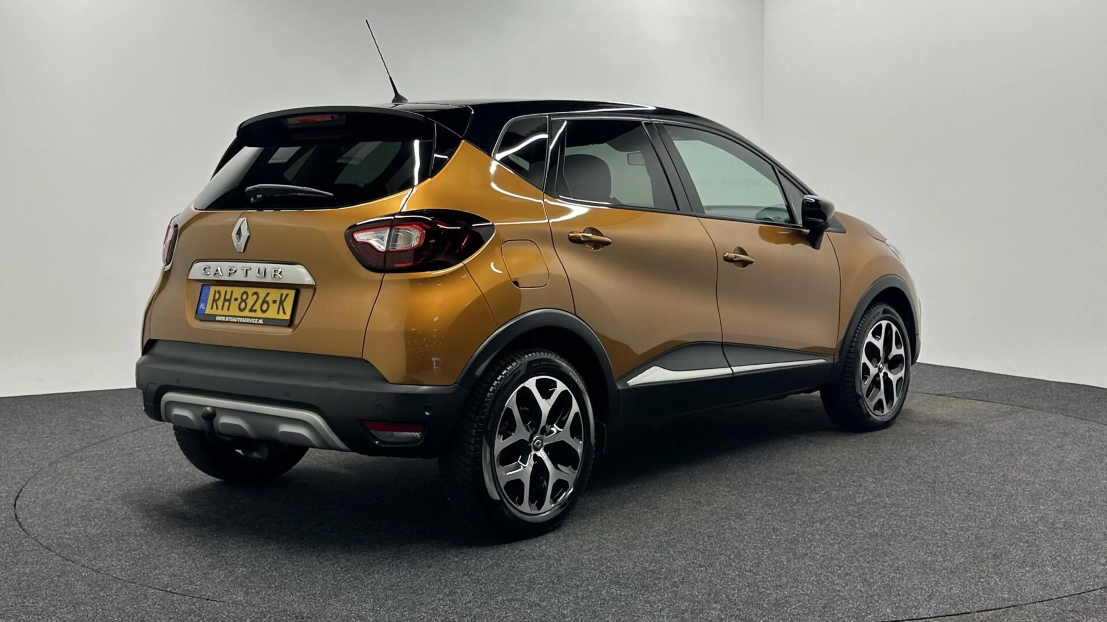 Renault Captur 0.9 TCe Intens NAVI CRUISE TREKHAAK LM ECC . — photo 5