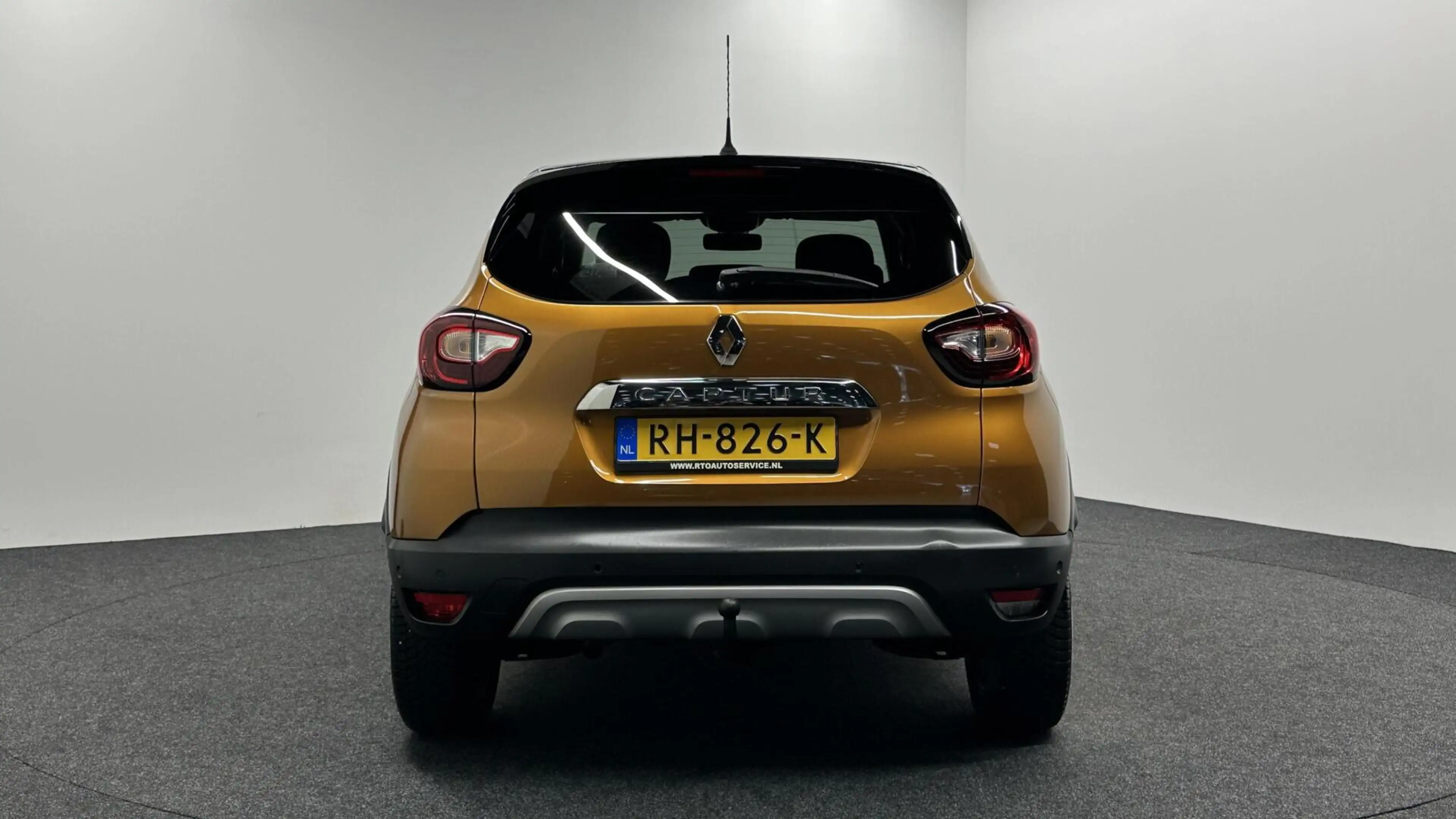 Renault Captur 0.9 TCe Intens NAVI CRUISE TREKHAAK LM ECC . — photo 7