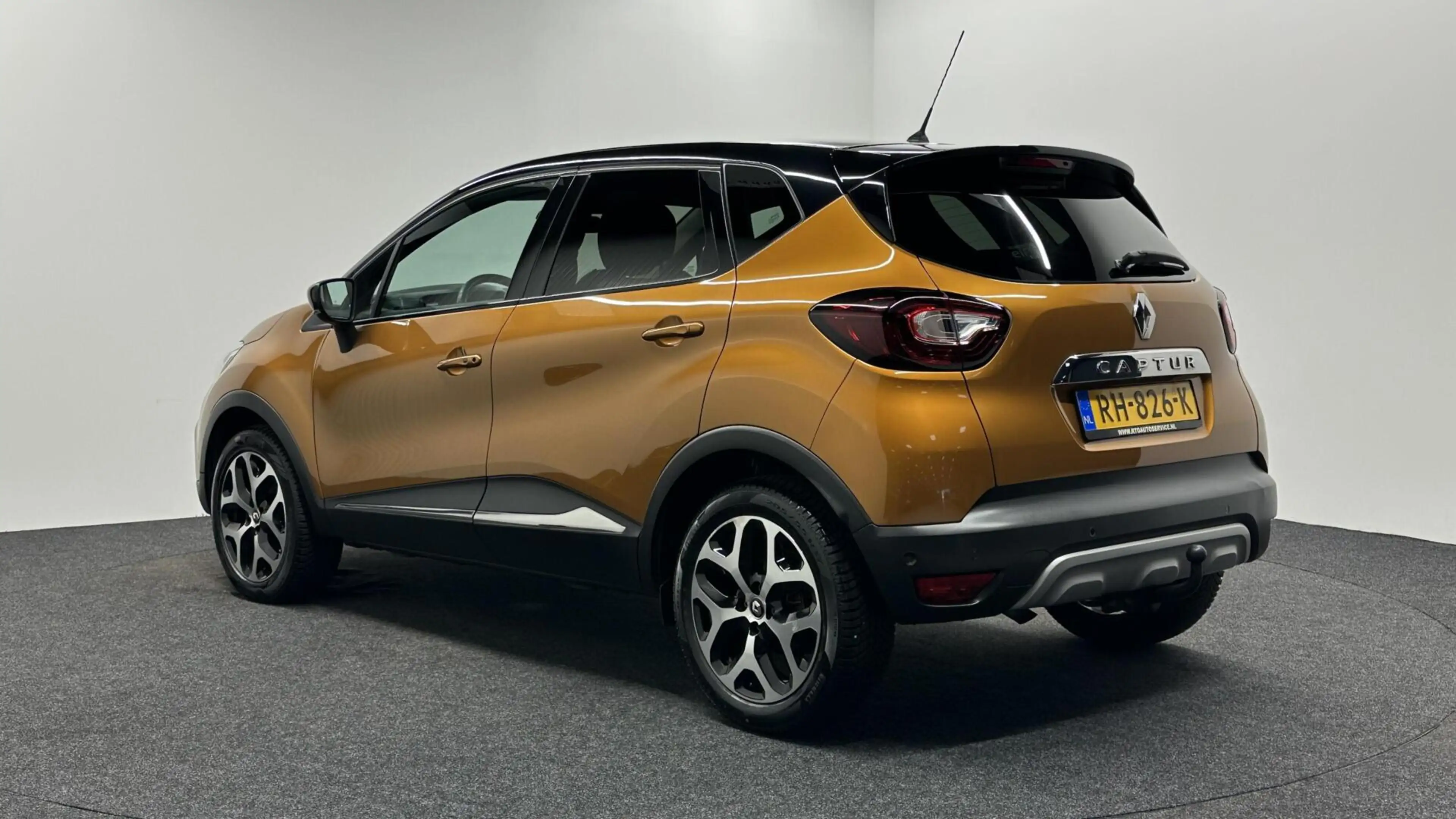 Renault Captur 0.9 TCe Intens NAVI CRUISE TREKHAAK LM ECC . — photo 4