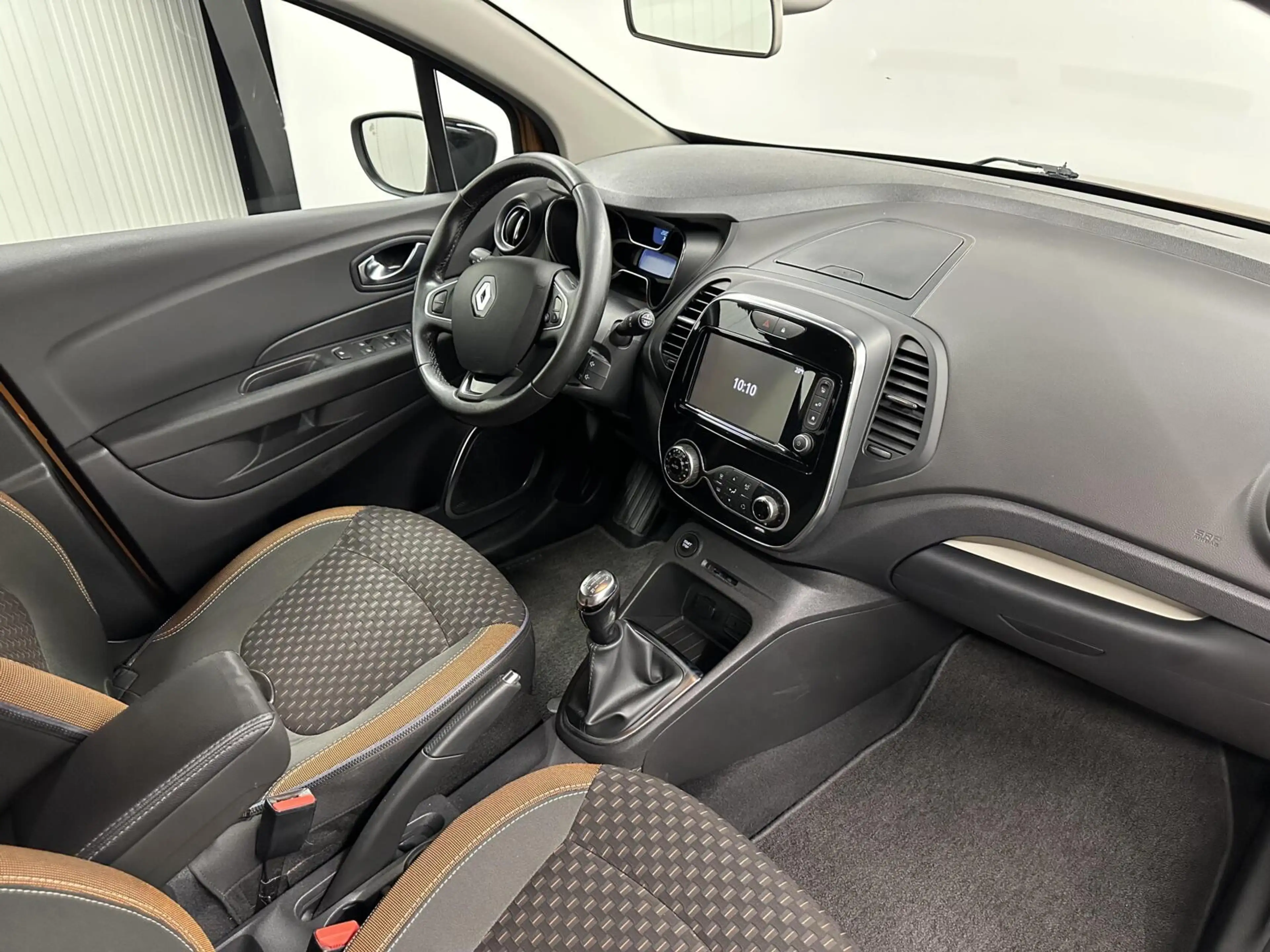 Renault Captur 0.9 TCe Intens NAVI CRUISE TREKHAAK LM ECC . — photo 13
