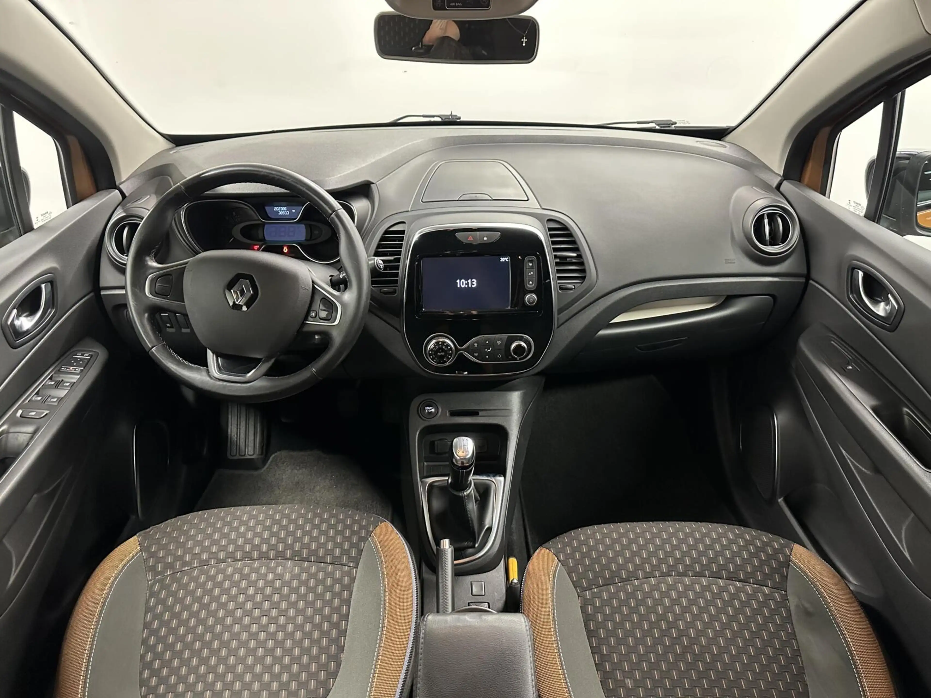 Renault Captur 0.9 TCe Intens NAVI CRUISE TREKHAAK LM ECC . — photo 2