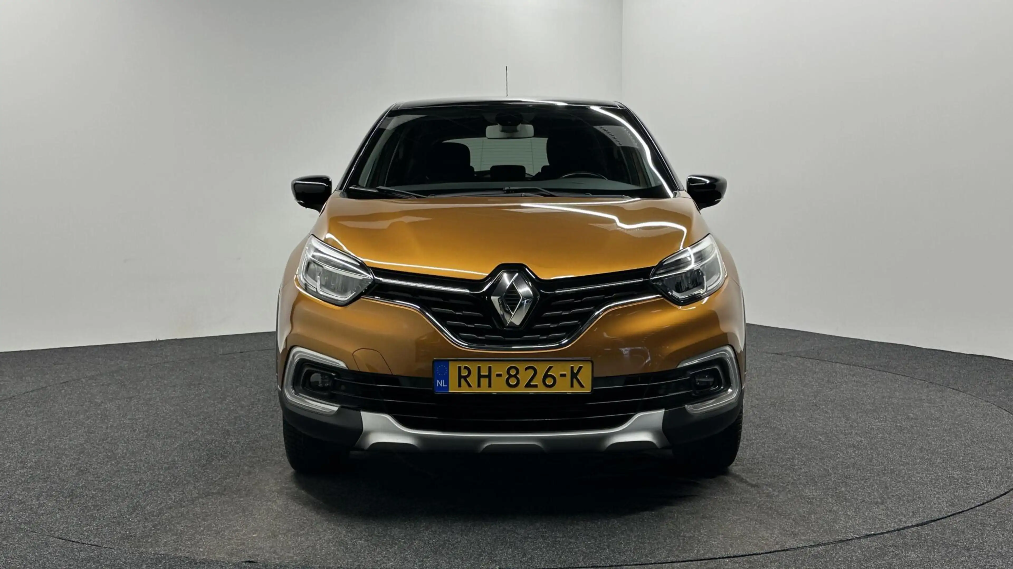 Renault Captur 0.9 TCe Intens NAVI CRUISE TREKHAAK LM ECC . — photo 6