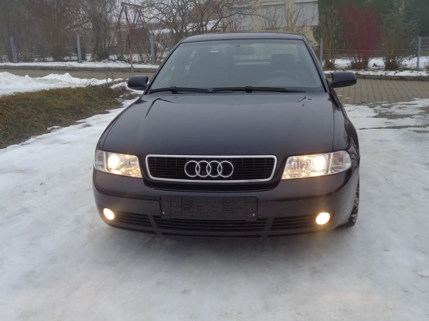 Audi A4 1.8 quattro / Standheizung / Top Zusatnd Blau - 1